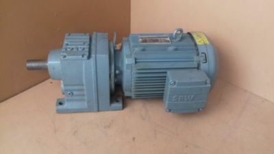 Motoredutor SEW - 3 kW - 448 RPM - 64 Nm